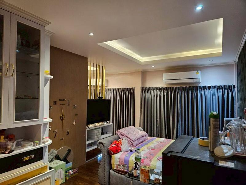 ขายด่วนบ้าน 2 ชั้น 99.7 ตรว. สร้างโดยซีคอนโฮม 6 ห้องนอน สภาพดีพท.ใช้สอยเยอะ อยู่บางแวก130 ใกล้ถนนกาญจนาภิเษก-สาย2 เดินทางสะดวกเข้าซอยนิดเดียว 14