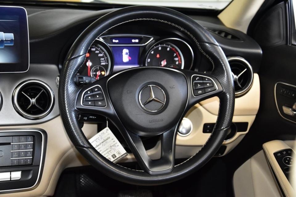 รหัสรถ TKGMERCEDES BENZ GLA200 1.6 ปี 2020 4