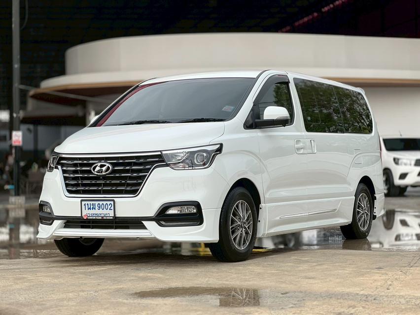 ปี 2019 HYUNDAI H1, DELUXE โฉม ปี18-ปัจจุบัน สีขาว เกียร์ออโต้