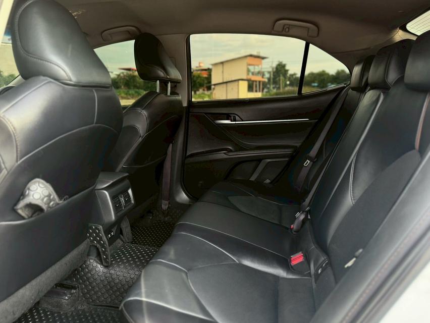 TOYOTA. CAMRY  Sedan 4dr Sport SA 8sp FWD 2.5 (MNC)  Y2022 สีขาว  ออโต้ 19