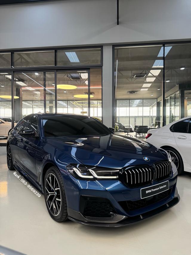 ปี21 BMW 530e M Sport LCI G30 (มือเดียว มาพร้อมชุดแต่งคาร์บอน ปรับสภาพพร้อมส่งมอบ) รูปย่อยที่ 2
