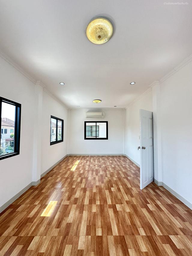 เต็มสิริ 1 มิตรไมตรี 12 17