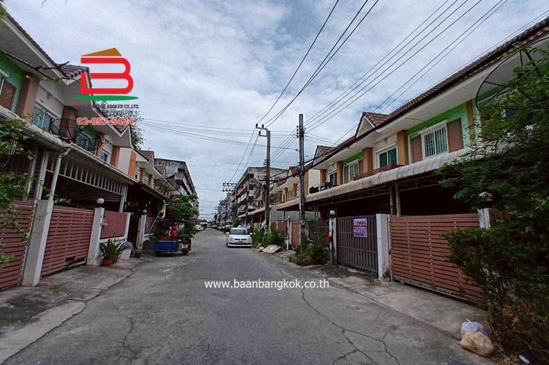 ทาวน์เฮาส์ หมู่บ้าน ปริณดาโฮม ซอยพหลโยธิน 54/1 เนื้อที่ 19.9 ตรว. สายไหม กรุงเทพมหานคร