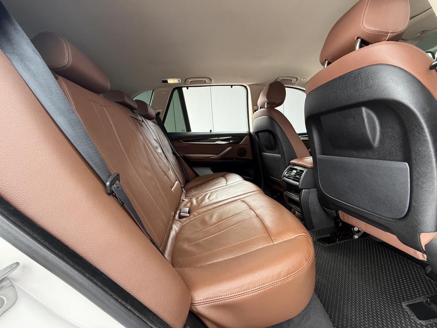 2018 BMW X5, sDrive25d โฉม F15 ปี13-19สีขาว เครื่องดีเซล รถบ้านแท้ ประวัติดี รูปที่ 8
