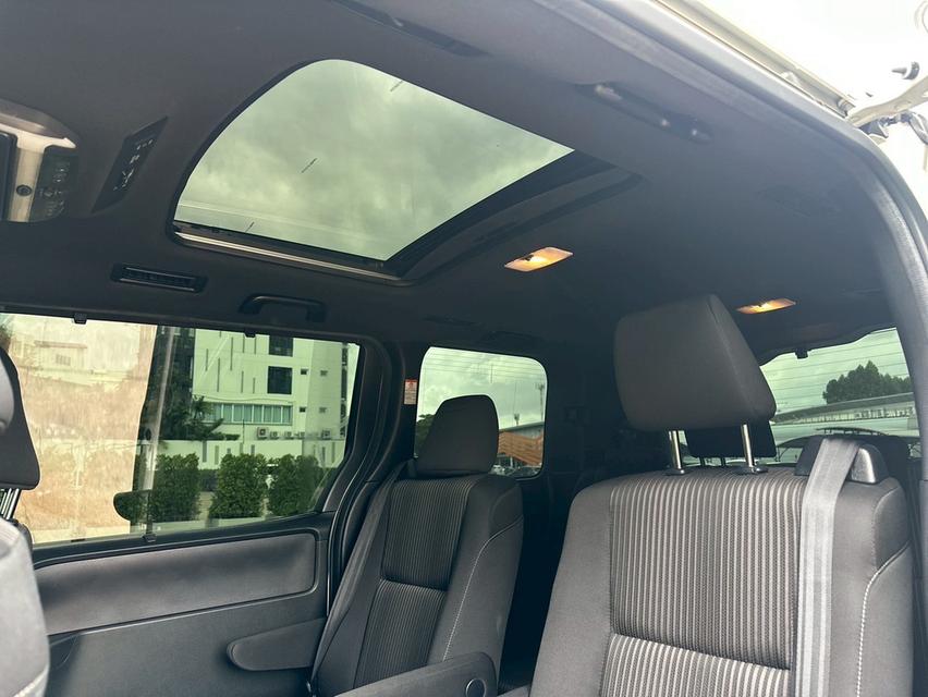 TOYOTA VOXY 2.0 ZS MPV  8