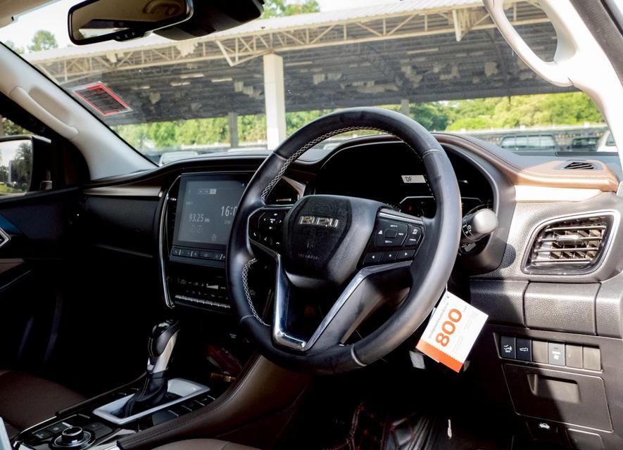 Isuzu MU-X  3.0 Ultimate 6AT 4×4 7