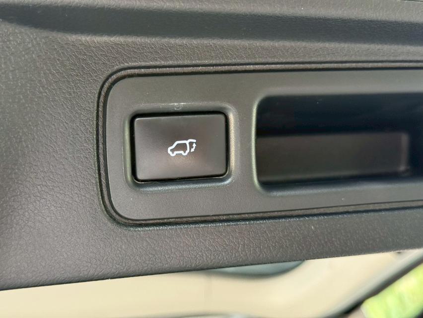 Toyota Fortuner 2.8 ขับ2 2015 จด 16 รูปที่ 8