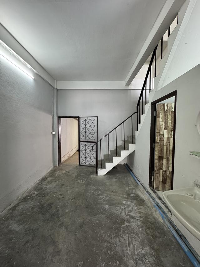 ทาวน์เฮาส์ 3 ชั้น ลาซาล 32 ติดถนนหลัก 6