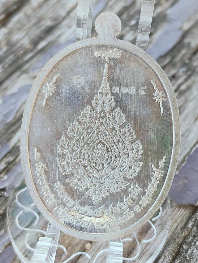 เหรียญหลวงพ่อพัฒน์เนื้อเงินรุ่นเลื่อนสมณศักดิ์พร้อมกล่อง รูปที่ 2