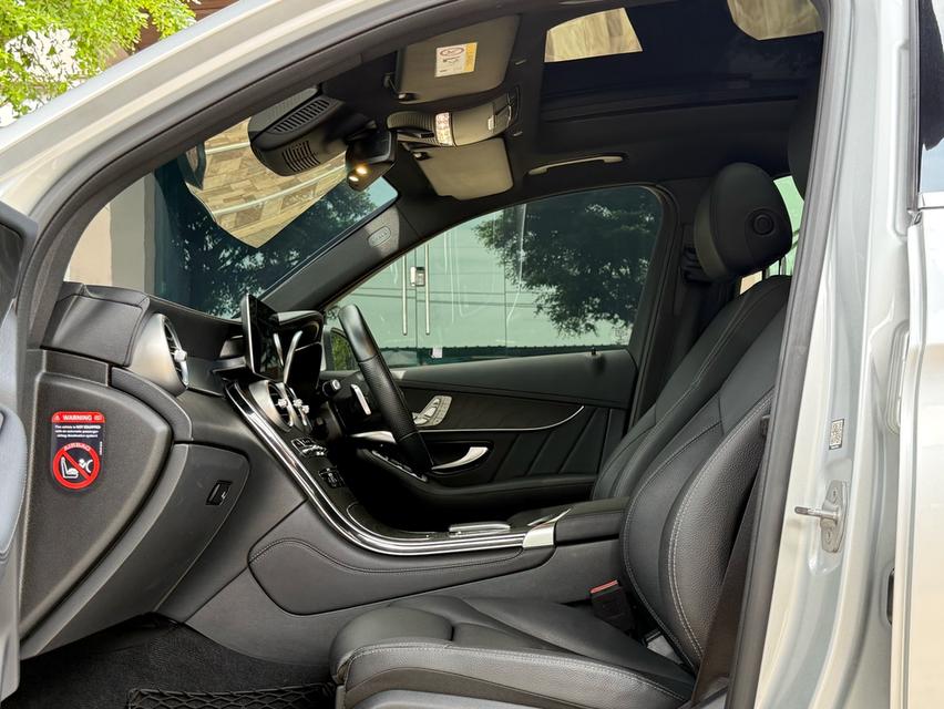2022 BENZ GLC 220D AMG รถมือเดียวออกป้ายแดง รถวิ่งน้อย เข้าศูนย์ทุกระยะ ไม่เคยมีอุบัติเหตุครับ 13