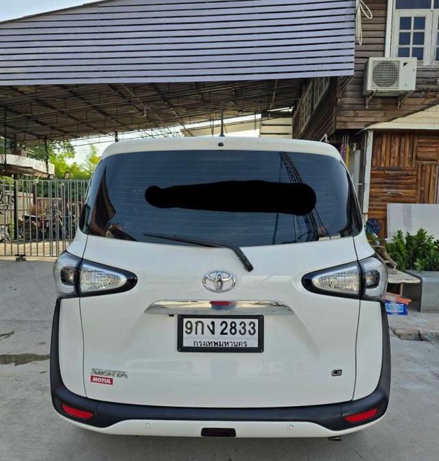 ขายรถยนต์ Toyota Sienta มือสอง 2