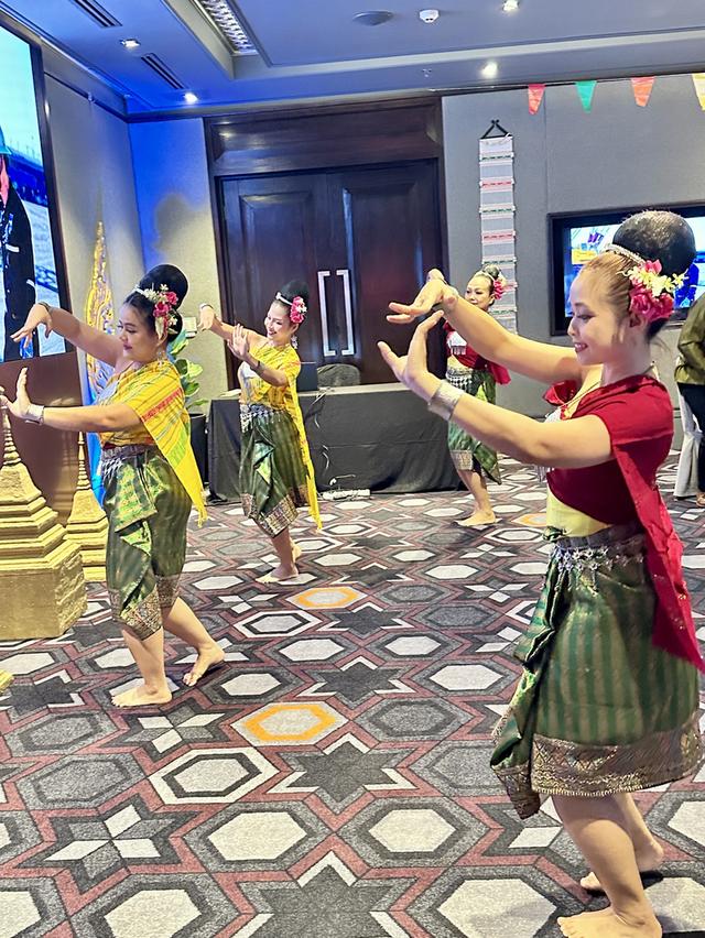 การแสดงต้อนรับแขกต่างประเทศ วงโปงลาง รูปที่ 2