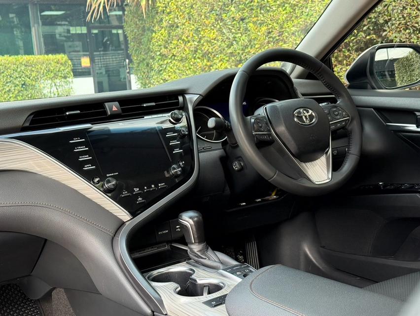 2021 CAMRY HV PREMIUM รุ่น TOP สุด รถมือเดียวออกป้ายแดง รถวิ่งน้อย เข้าศูนย์ตรงระยะ รถไม่มีอุบัติเหตุครับ 12