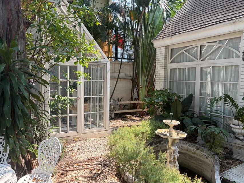 U1477 ให้เช่าบ้านสวน ใจกลางสุขุมวิท 101 FOR RENT RARE GARDEN SPACE IN SUKHUMVIT An Extraordinary Glasshouse Garden Space in Sukhumvit 101 16