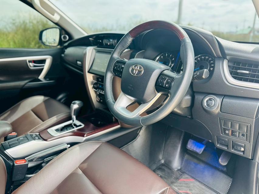 ขายด่วน! # TOYOTA FORTUNER 2.4V 2WD ปี 2019 สีดำ สภาพเยี่ยม ไมล์แท้ เช็คศูนย์ครบ รับประกันหลังการขาย 2 ปี หรือ 30,000 กม. 🚗 ราคา 769,000 บาท 💥 ออกร รูปที่ 11