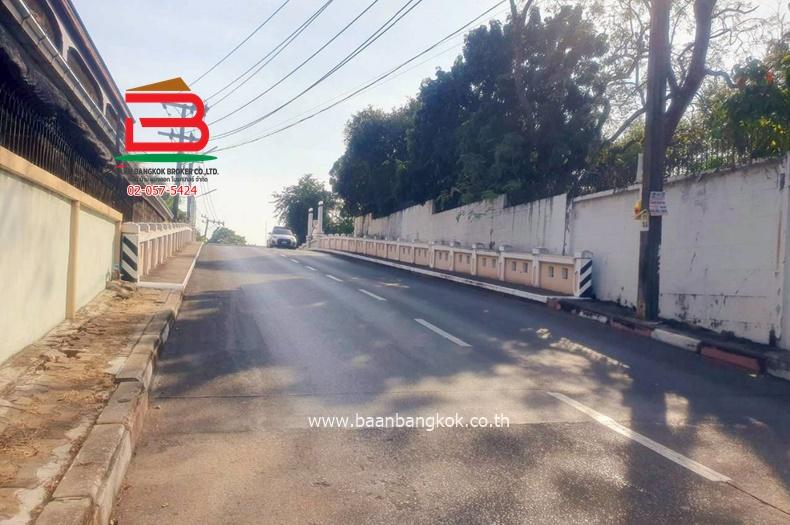 ที่ดินเปล่าในหมู่บ้านผกามาศ (St. Andrews International School ) เนื้อที่ 89.7 ตรว. แขวงสวนหลวง เขตสวนหลวง 9