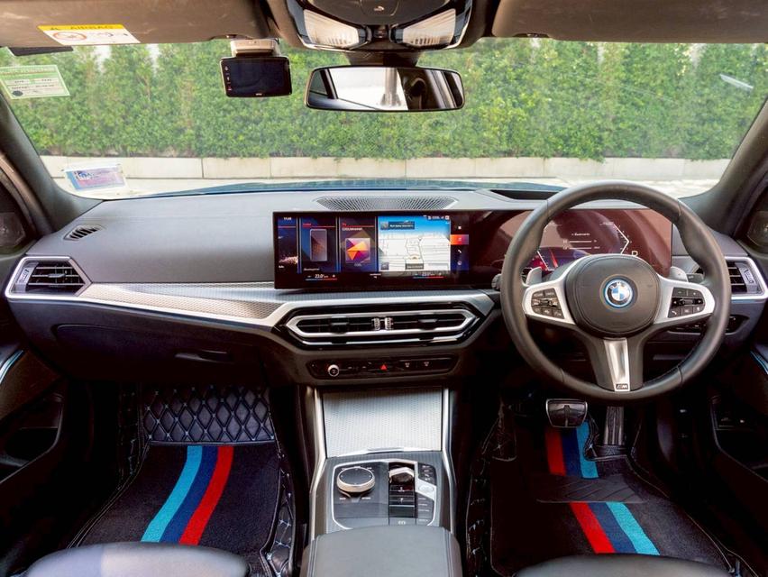 BMW 330e M Sport ปีจด 2023 BSI 5ปี 100,000 km. ถึง 26/12/2570 14