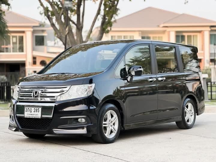 Honda Stepwagon สีดำ ปี 2014