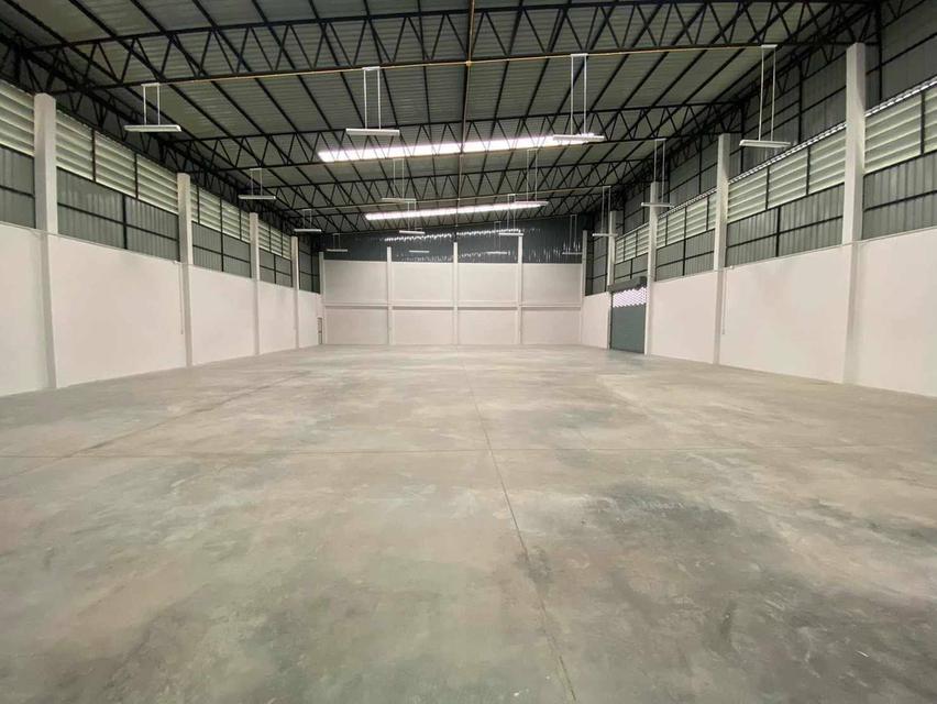 สำหรับนักลงทุนที่อยากขยายธุรกิจ ที่ดินพร้อมสร้างโรงงาน งบ 2.9 ล้าน ได้ที่ดิน 80 ตร.ว. พร้อมโกดัง 100 ตร.ม. 3