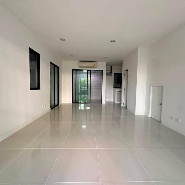 ขายทาวน์โฮม3ชั้นบ้านกลางเมืองนวมินทร์42 บ้านหลังมุม 3