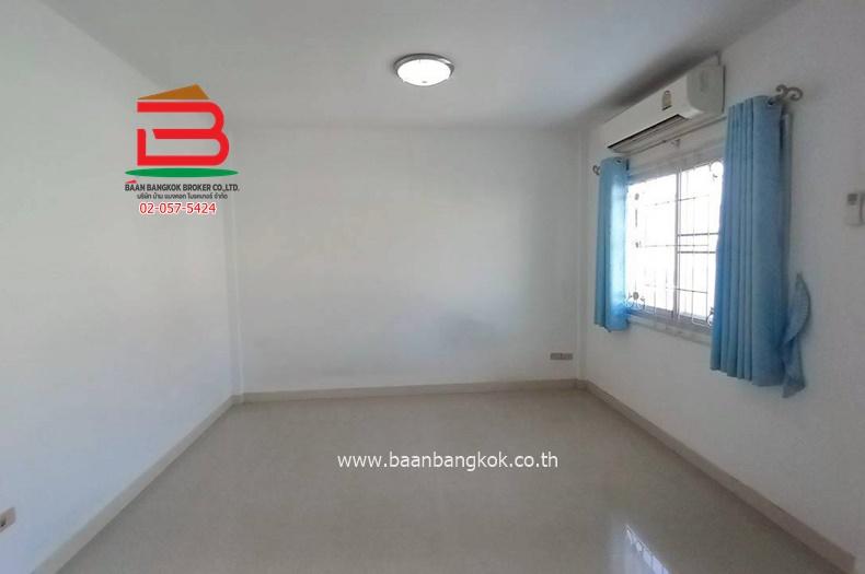 ทาวน์เฮาส์ หมู่บ้านประภาทรัพย์ 4 (ใกล้ห้างแฟชั่นไอส์แลนด์) เนื้อที่ 21 ตรว. แขวงบางชัน เขตคลองสามวา 11