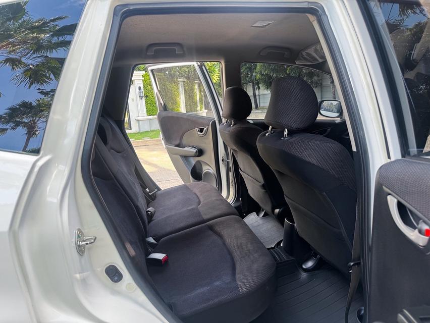 รหัสรถ AVA8021 🇯🇵 Honda Jazz 1.5 SV Top สุด ปี 2013 12