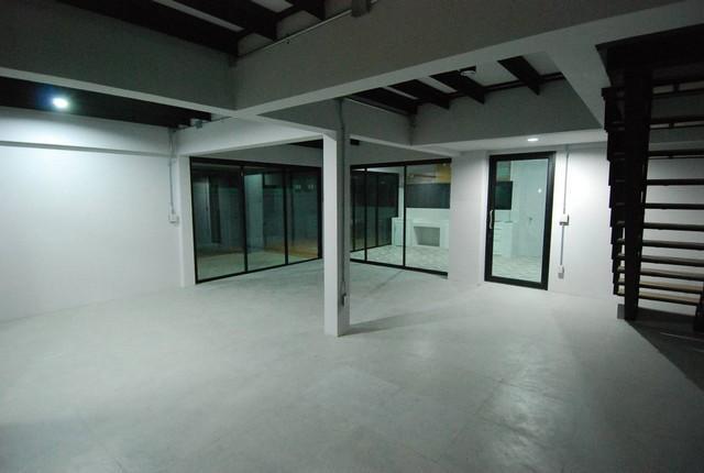 ให้เช่าบ้านเดี่ยว 2 ชั้น StyeLoft 65 ตรว. 260 ตรม. ย่านลาดพร้าวโชคชัย 4 ใกล้ MRT โชคชัย 4 เลียบด่วน เหมาะทำออฟฟิศ จอดรถ 4