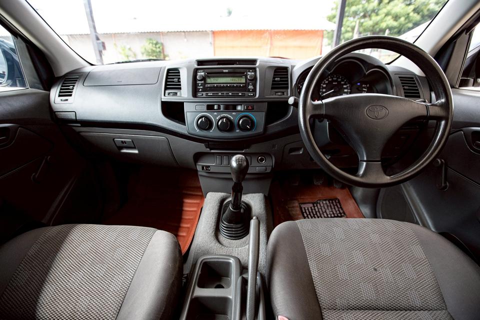Toyota Vigo Champ Cab 2.5J ดีเซล เกียร์ธรรมดา ปี 2011 สีเทา มือเดียวป้ายแดง 17