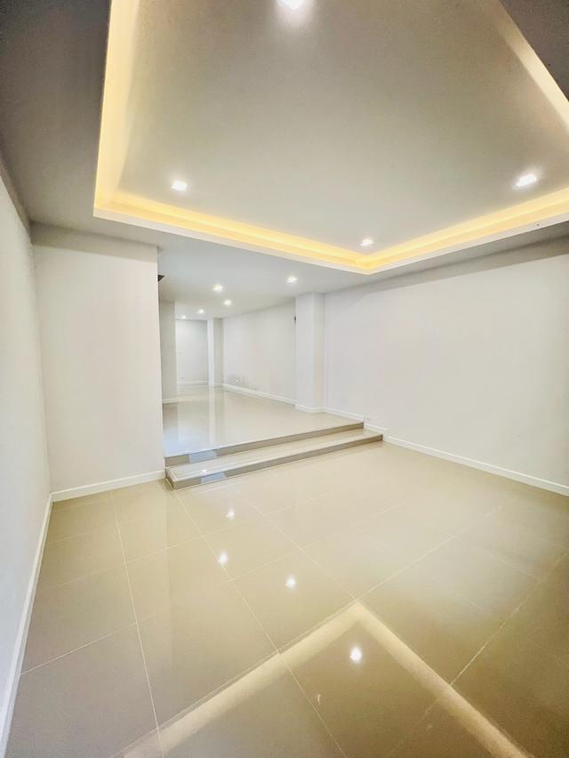 ทาวน์โฮม 3ชั้น ขนาดใหญ่ สวยมากน่าอยู่ 3