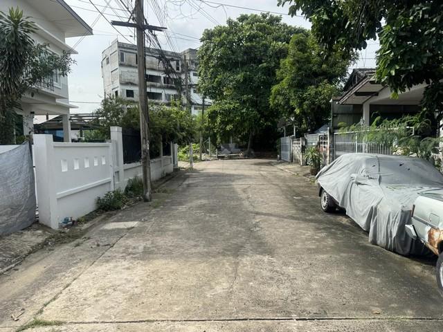 ขายที่ดิน 60 ตารางวา ซอยนวมินทร์ 26 แยก 4 หน้าที่ดินหันทิศเหนือ เหมาะสร้างบ้านพักอาศัย บรรยากาศเงียบสงบน่าอยู่ ใกล้สวนนว