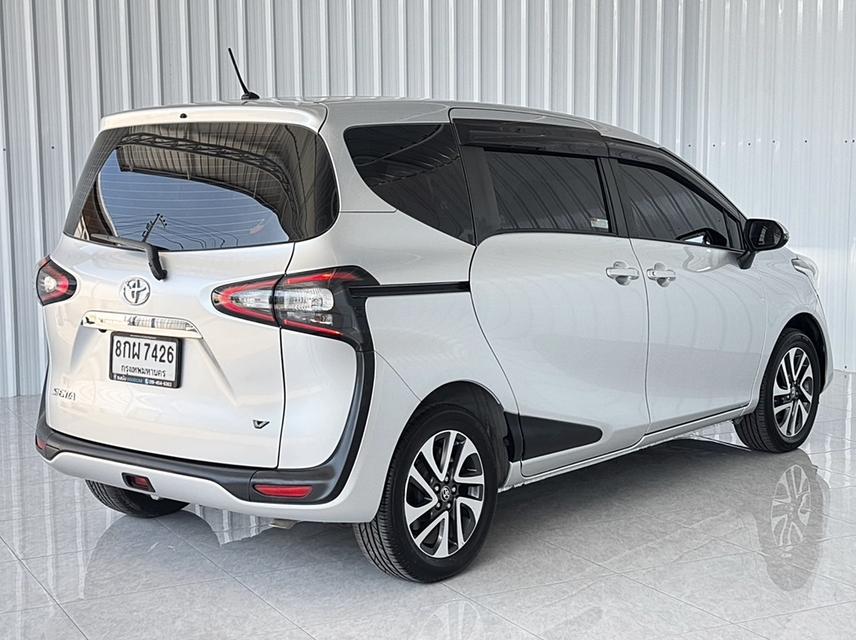 Toyota Sienta 1.5V เกียร์ออโต้ ปี19  5