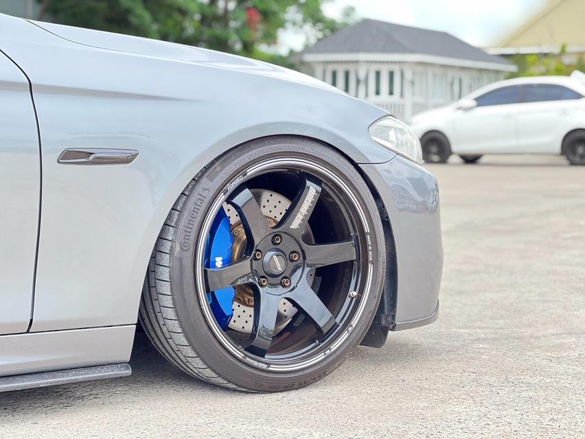 รหัสรถ JRS528 Bmw Series 5 (F10) 528i ปี 2012 สีเทา ทรงซิ่ง
