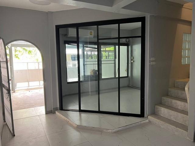 HR 10547 ให้เช่าบ้าน 2 ชั้น 25 ตรว. ใจกลางเมือง ซอยเอกมัย 12 ปรับปรุงใหม่ ใกล้ทองหล่อ 1