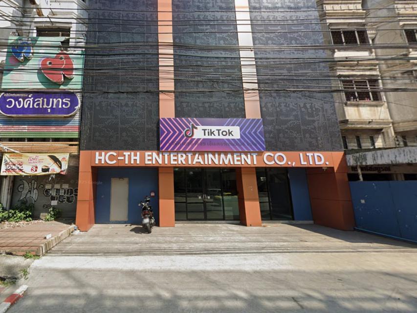 ขายด่วน อาคารพาณิชย์ 3 คูหาติดถ.รามอินทรา ปากซอย 1 ใกล้ Interchange เขียวชมพู,เซ็นทรัล ตีทะลุพื้นที่กว้าง พร้อมใช้ เหมาะ 3