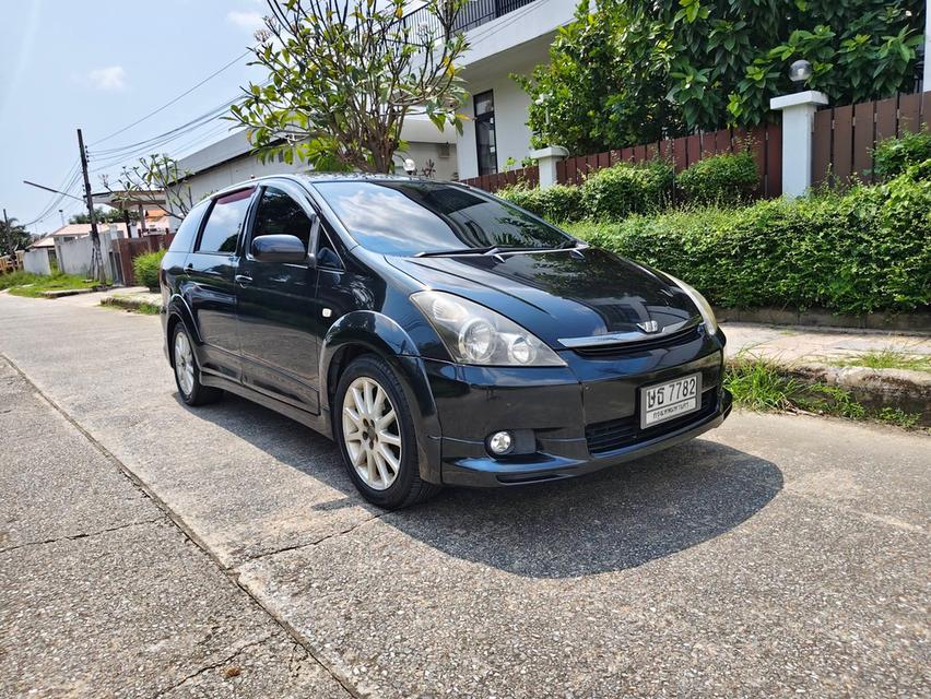 Toyota Wish ปี 2004 เครื่อง 2.0 Qเกียร์ออโต้ รถบ้านสภาพสวยๆ. ไมล์ 18××××ภายในเบาะหนัง airbag