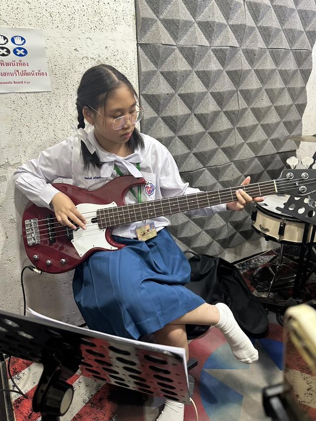 รับสอนเบสไฟฟ้า ที่ Fin Music School 8
