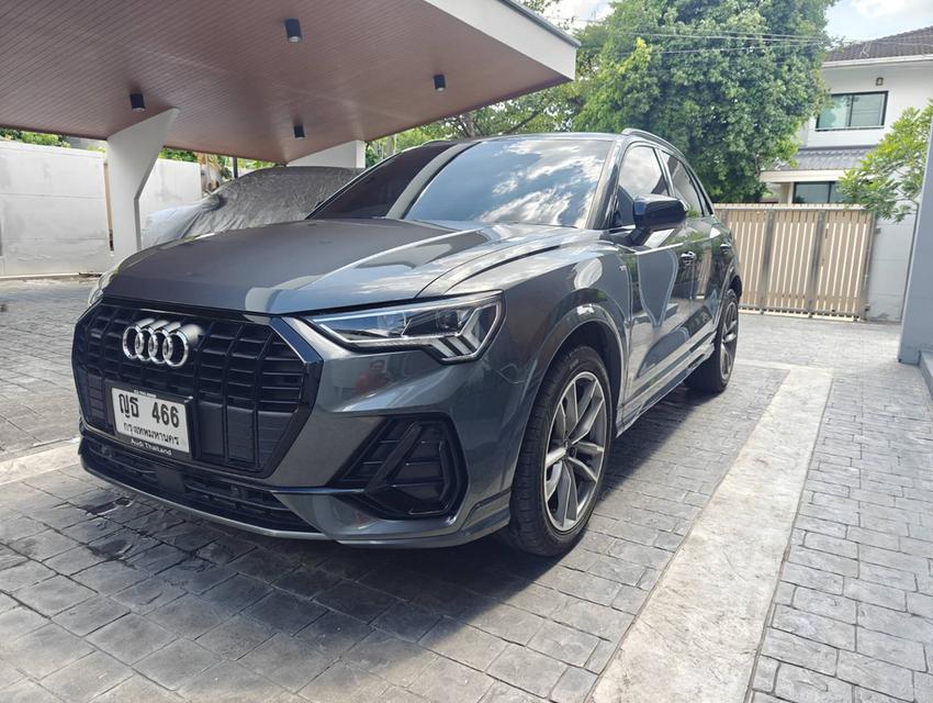 รถ Audi Q3 40 TFSI Quattro สีเทาดำ ปี 2021 สภาพดีมาก วิ่ง 70,000+