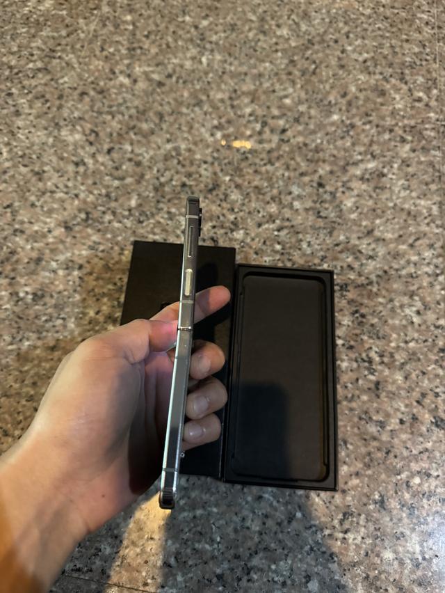 ขายๆๆๆถูกSamsungFlip5สีหายากMint 256กิ๊กมีกล่องอีมี่ตรงสูนTrueสภาพสวยการใช้งานดีเครื่องรีสโตได้ตลอดไม่มีติดแอคเค้าใดๆคับ สภาพ: 98% สวยๆคับไร้รอยตกบุ