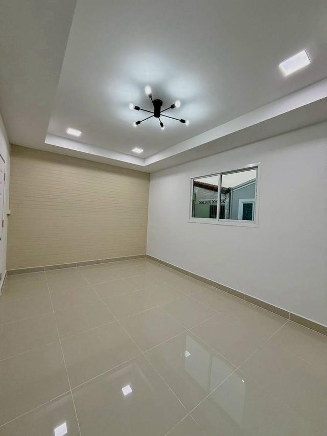 หมู่บ้านบัวทอง4 ถนนบ้านกล้วย-ไทรน้อย 18