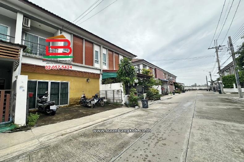 ทาวน์โฮม โครงการ ราชพฤกษ์ สุวรรณภูมิ-ลาดกระบัง เนื้อที่ 22.5 ตารางวา ซอยฉลองกรุง 61 แขวงลำปลาทิว เขตลาดกระบัง กรุงเทพมหานคร