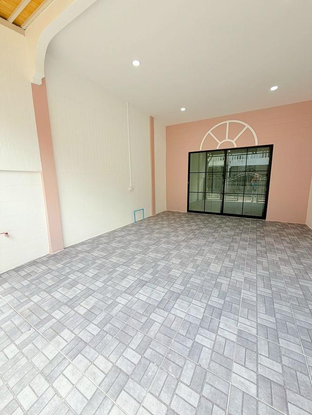 ขายทาวน์เฮาส์ หมู่บ้านพิพรพงษ์ 2 ซ.วิภาวดีรังสิต 84 (โทรสอบถามราคา)