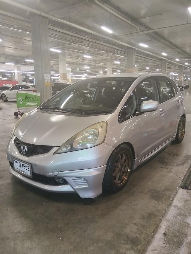 Honda Jazz 1.5V i-VTEC(ABS) AT ปี 2010 เครื่องเบนซิน เกียร์ออโต้ AT​ เลขไมล์  107,xxx Km.