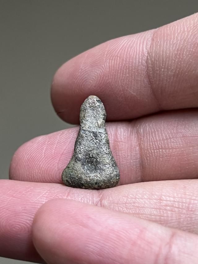 พระเนื้อชินสนิมเขียวเก่า รูปที่ 2