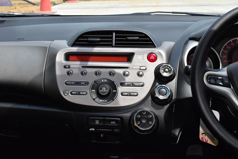 รหัสรถ PB4051 HONDA JAZZ 1.5V AUTO 2013 เบนซิน 15
