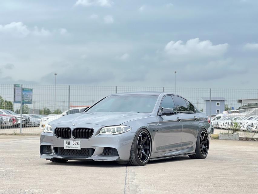 รหัสรถ JRS528 Bmw Series 5 (F10) 528i ปี 2012 สีเทา ทรงซิ่ง
