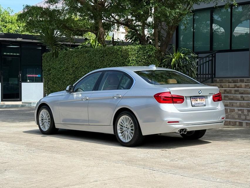 2017 BMW 320D F30 LCI รถมือเดียวป้ายแดง รถออกศูนย์ BMW THAILAND รถวิ่งน้อย เข้าศูนย์ทุกระยะ รถไม่เคยมีอุบัติเหตุครับ รูปที่ 6