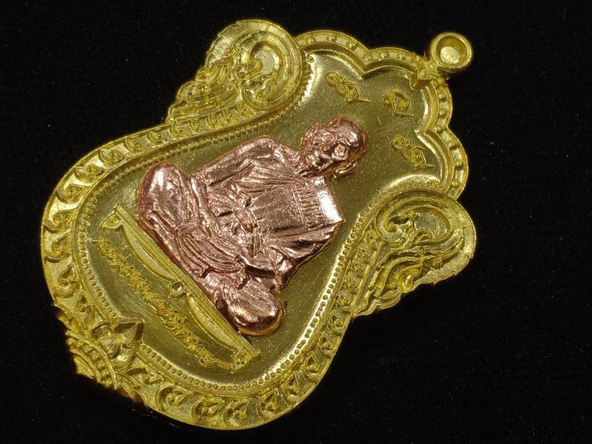รูป เหรียญหลวงพ่อพัฒน์ วัดห้วยด้วน
รุ่นเลื่อนสมณศักดิ์ เหรียญเสมา
เนื้อทองทิพย์ หน้ากากทองแดง
ปี๖๔  3