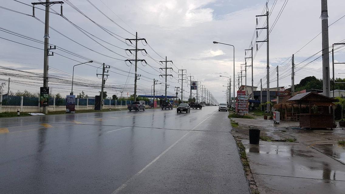 ขายอาคารพาณิชย์ ในนิคมปลวกแดง ต.ปลวกแดง จ.ระยอง 3 ชั้น 16.5 ตรว. ขายราคา 4.1 ล้านบาท สนใจติดต่อ 085-1210072 4