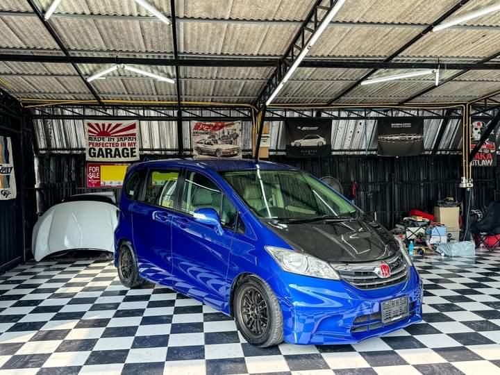 Honda Freed สีน้ำเงิน 2