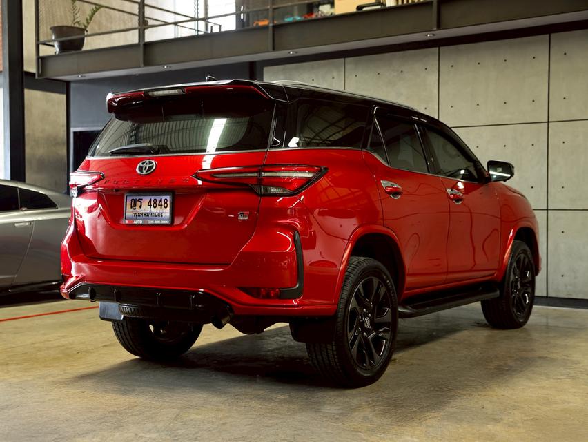 2022 Toyota FORTUNER 2.8 GR Sport (Black Top) 4WD SUV AT รูปย่อยที่ 3